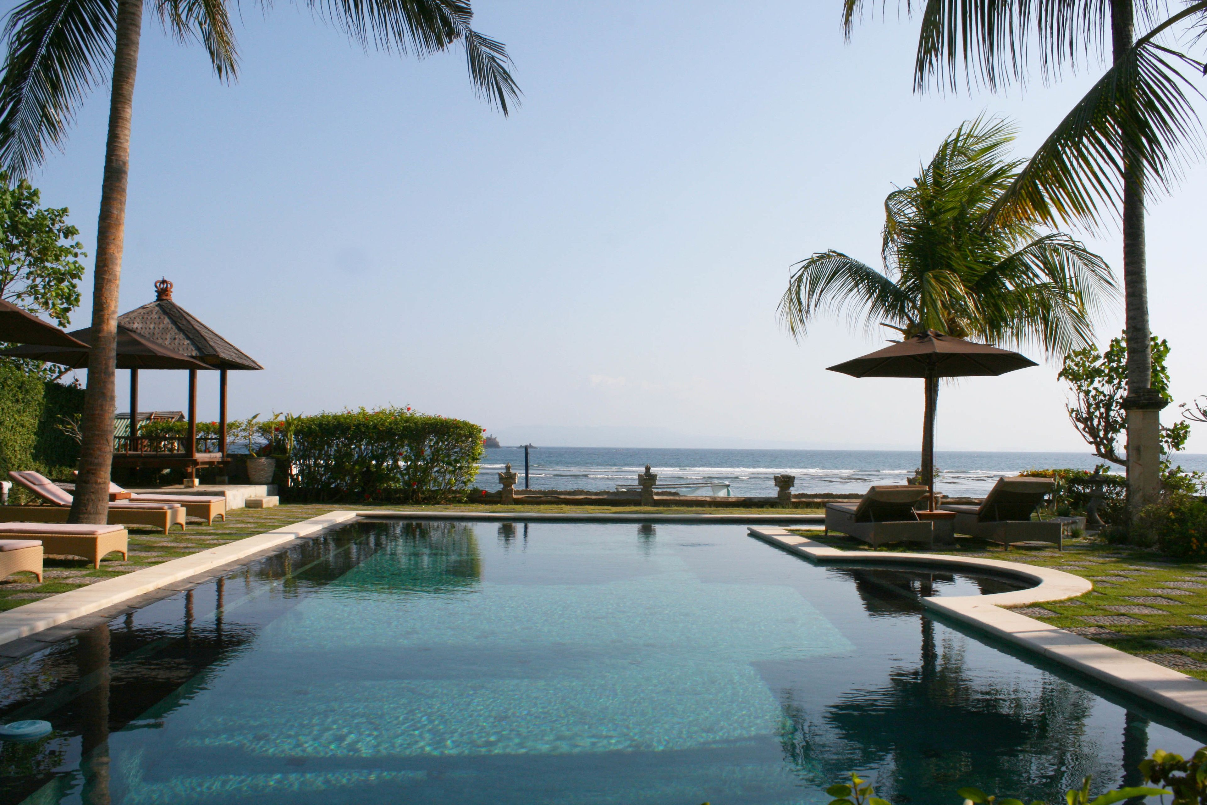 outdoor pool, pool loungers