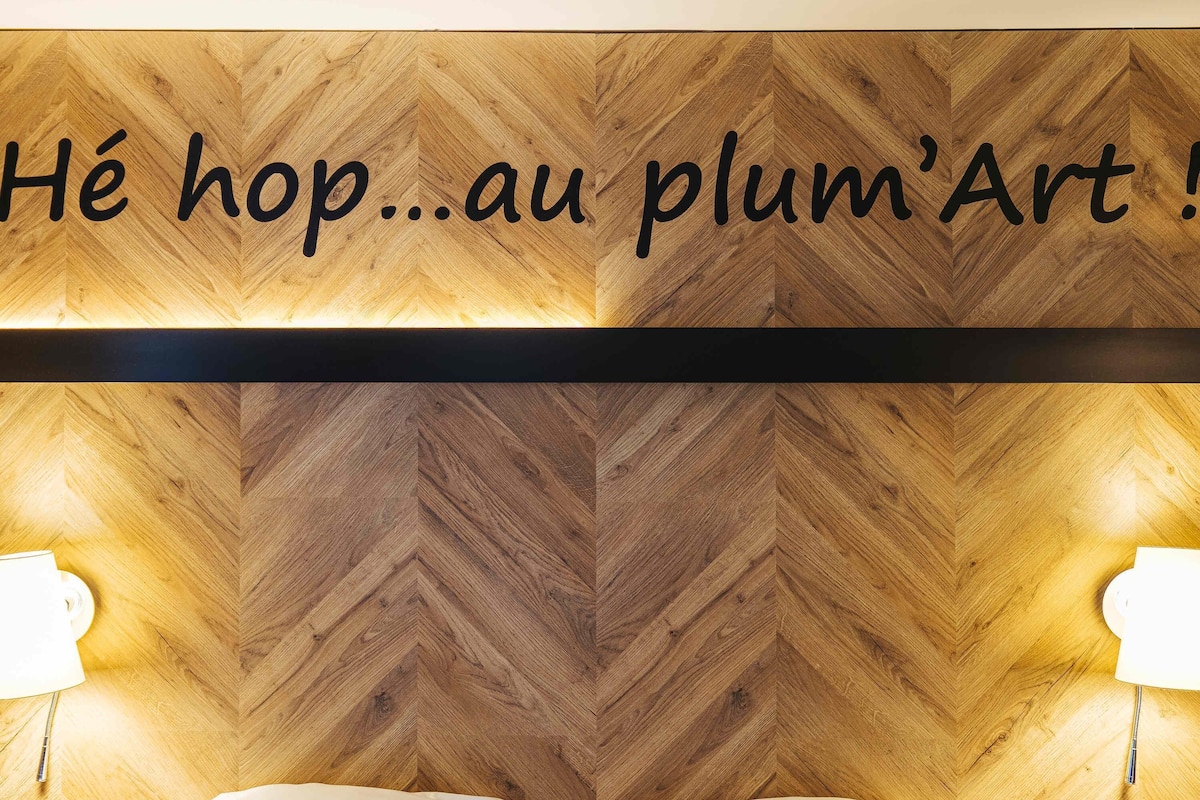 standard double room, 1 double bed | in-room safe, desk, soundproofing, iron/ironing board