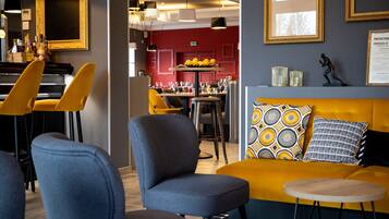 Se sirven comidas, cenas y cocina francesa