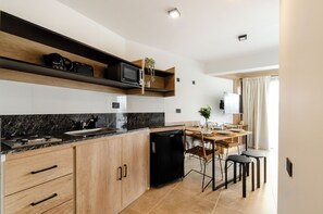 Apartment, Garden View | Living area | 32-inch flat-screen TV with digital channels, TV, MP3 dock - Villa Huapi (Dina Huapi)