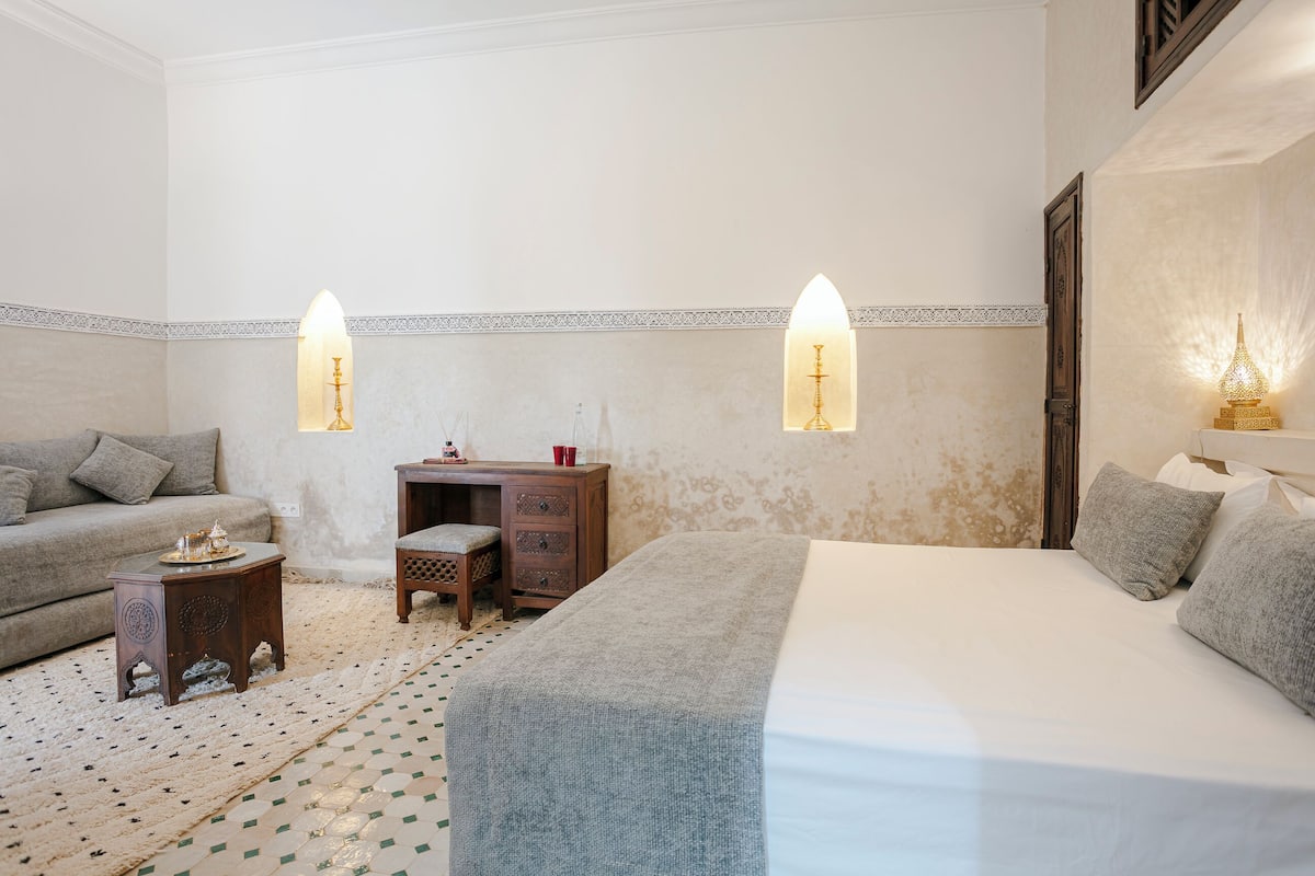 Superior Room, Courtyard View | Egyptian cotton sheets, premium bedding, in-room safe, desk