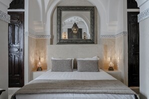 Habitación Royal | Sábanas de algodón egipcio, ropa de cama de alta calidad, caja fuerte