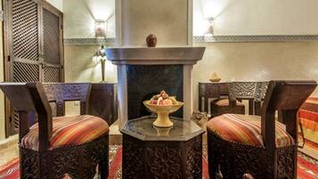 Deluxe Room | 1 bedroom, Egyptian cotton sheets, premium bedding, in-room safe