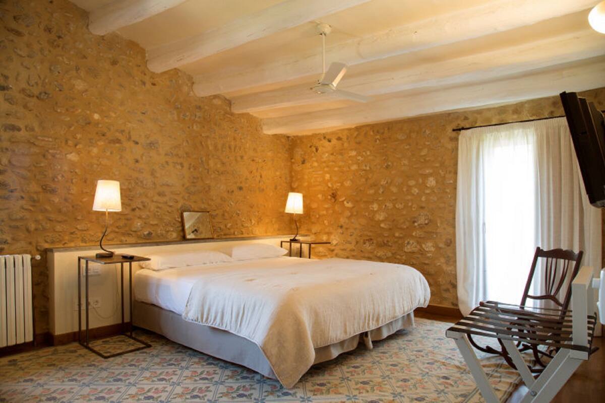 Junior Suite Deluxe, Garden View | Premium bedding, minibar, in-room safe, desk