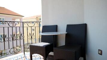 Superior Studio, Balcony, Garden Area | Balcony