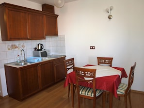 Premier Apartment, 1 Bedroom, Balcony, Garden Area | Private kitchen | Full-size fridge, microwave, stovetop, coffee/tea maker - Villa Armin (Rovinj)