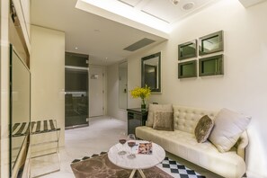 In-room safe, desk, iron/ironing board, free WiFi - Hotel Pravo Hong Kong (Kowloon)