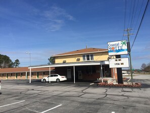 Exterior - Coastal Motel (Jacksonville)
