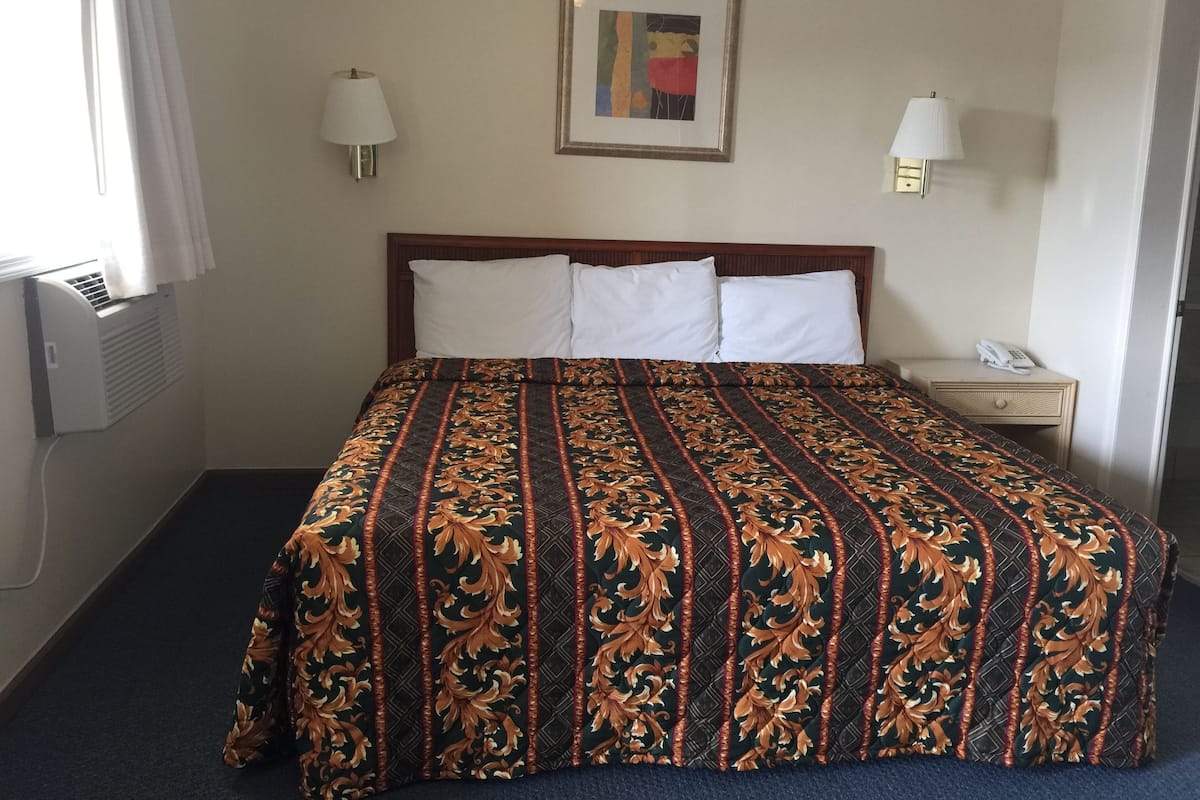 Zimmer, 1 King-Bett, Raucher (King Smoking) | Kostenloses WLAN, Bettwäsche
