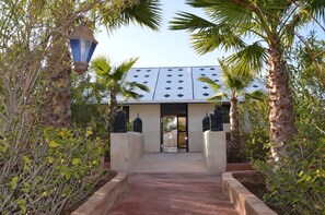 Suite Deluxe, 1 cama de matrimonio grande, bañera (Princiere) | Entrada al alojamiento