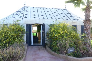 Family Tent, Multiple Beds (Tente caidale pour cinq ) - Les Jardins d'issil (Sidi Abdallah Ghiat)