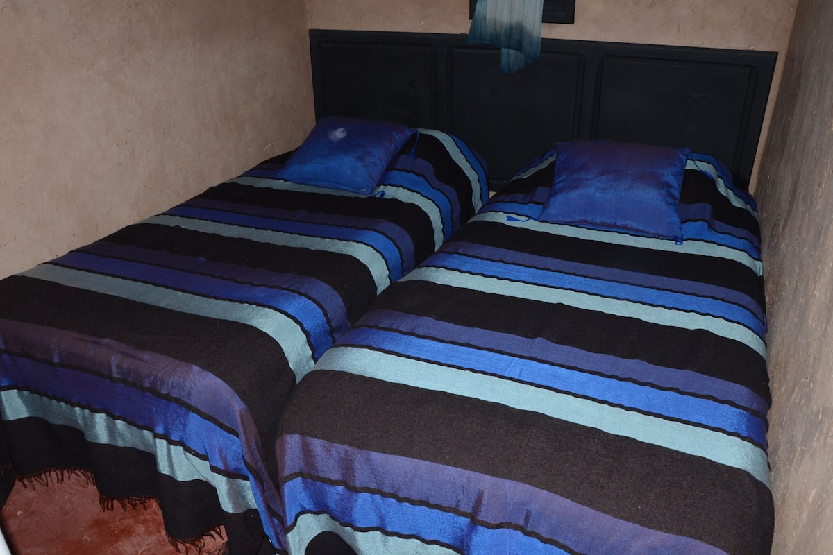 Premium bedding, in-room safe, soundproofing, bed sheets