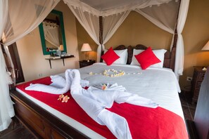 Chambre Deluxe | Minibar, coffres-forts dans les chambres, bureau, chambres insonorisées