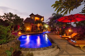 Kolam renang outdoor