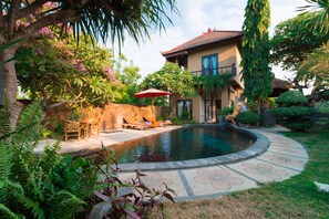 Kolam renang outdoor