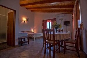 Comfort Studio, Kitchen, Garden Area | In-room dining - Villa Mara (Rovinj)