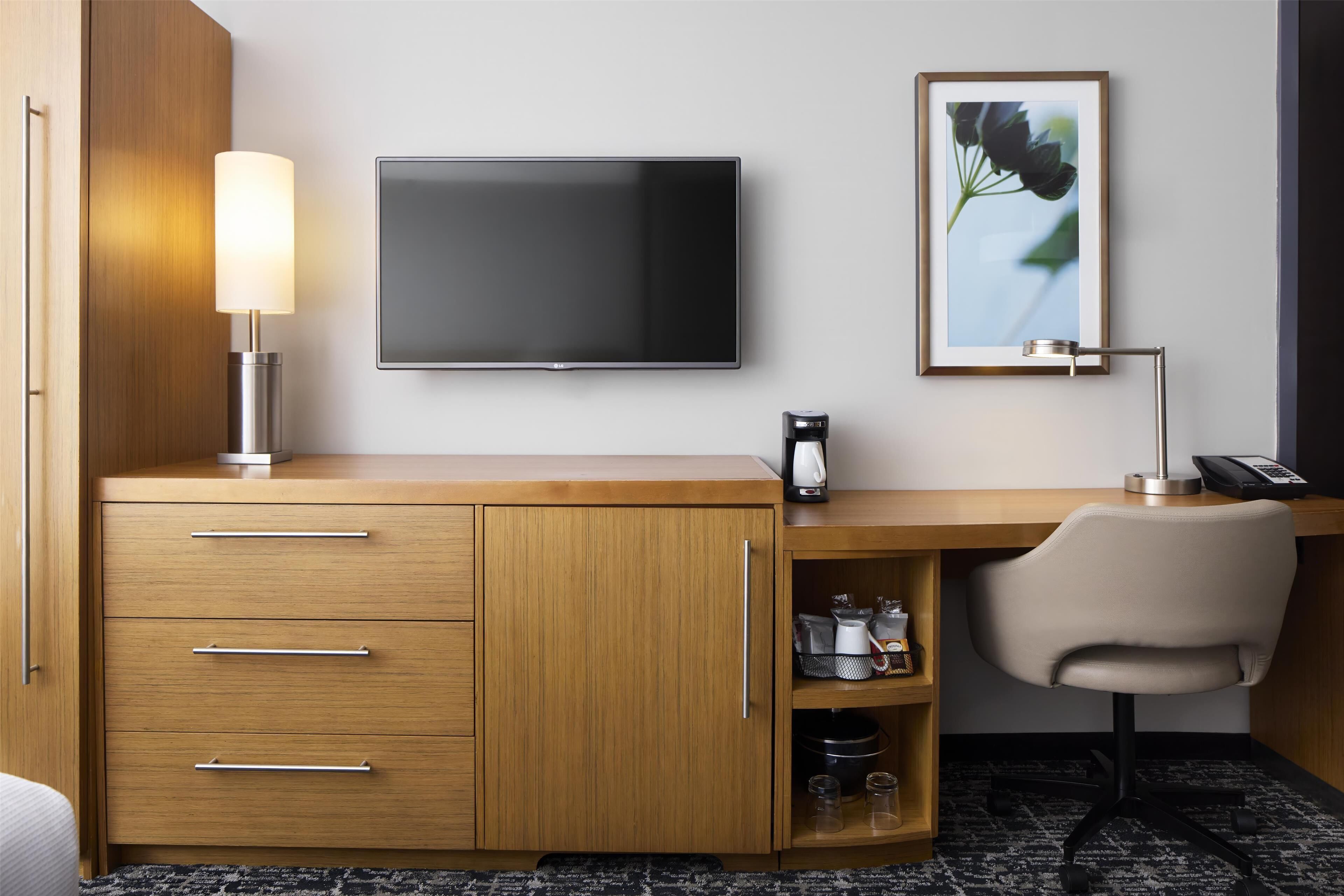 premium bedding, down duvets, tempur-pedic beds, desk