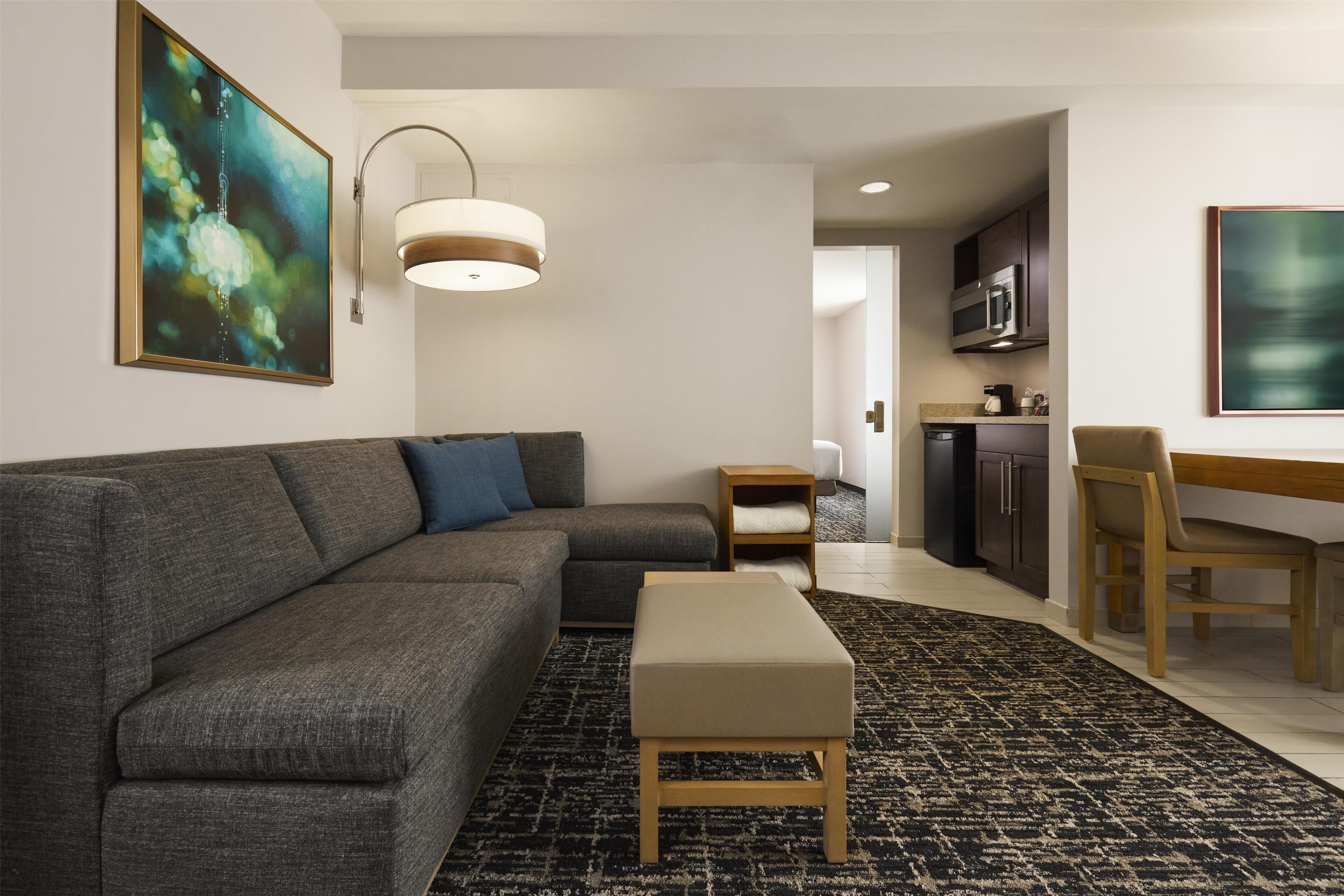 套房, 1 張特大雙人床 | 高級寢具、羽絨被、Tempur-Pedic 床墊、書桌