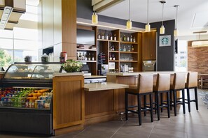 Serves dinner and happy hour - Hyatt Place New York/Yonkers (Yonkers)