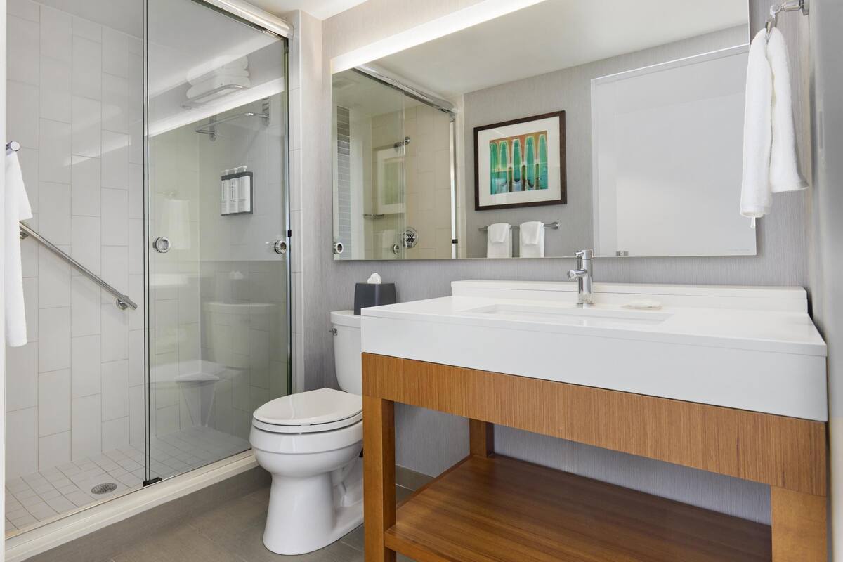 suite, 1 king bed | bathroom | free toiletries, hair dryer, towels, soap