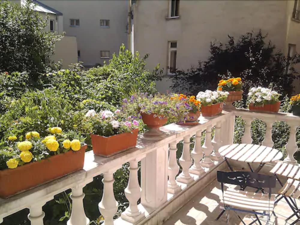 Hôtel de Nesle by null