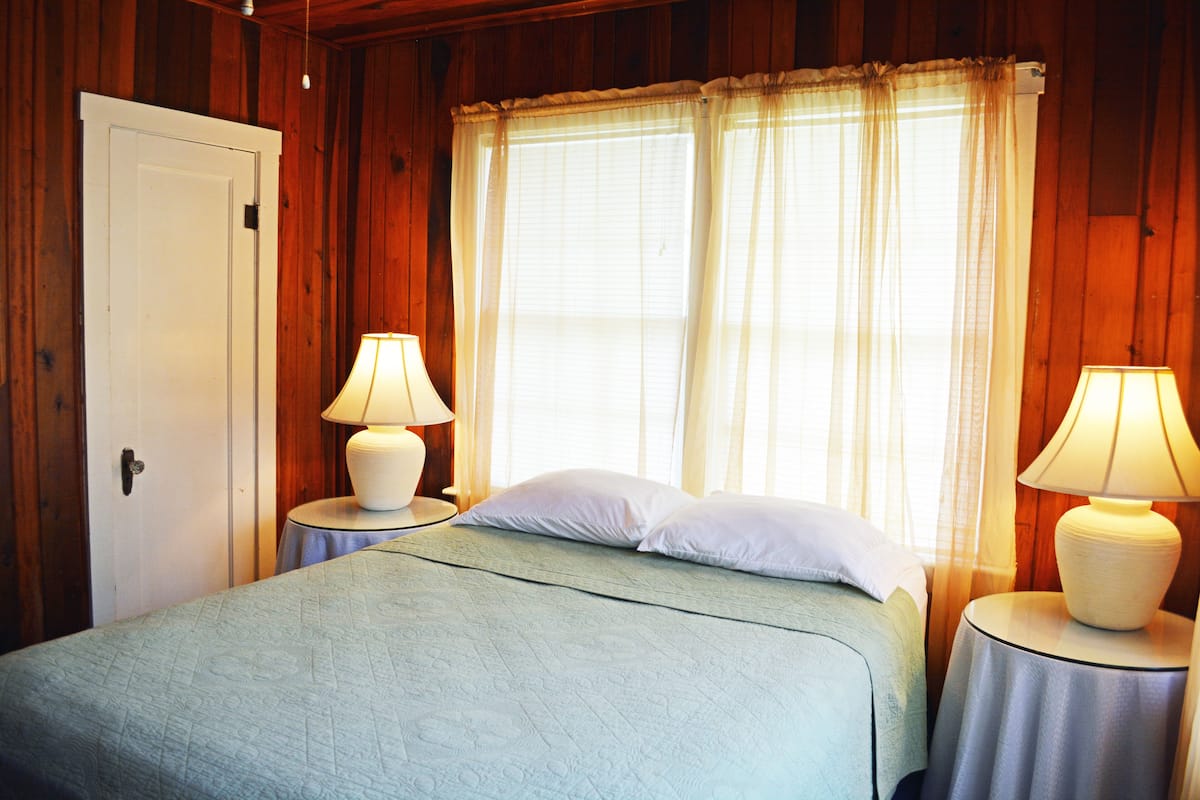 Cottage 6, 2 Bedrooms | 1 bedroom, pillowtop beds, individually decorated
