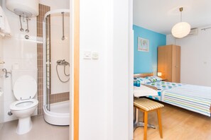 Superior-Studio, Balkon, Meerblick | Hochwertige Bettwaren, Schreibtisch, Bügeleisen/Bügelbrett