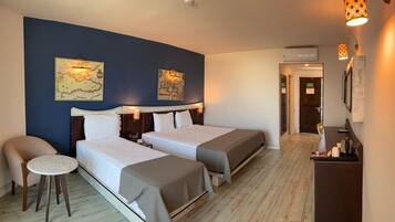 TRIPLE ROOM.