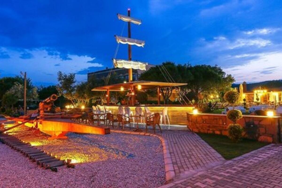 beach views, open daily