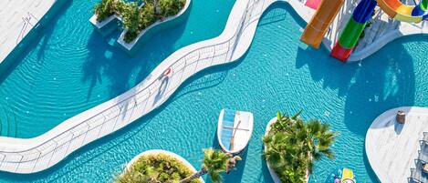 Piscine extérieure (ouverte en saison), cabanons gratuits