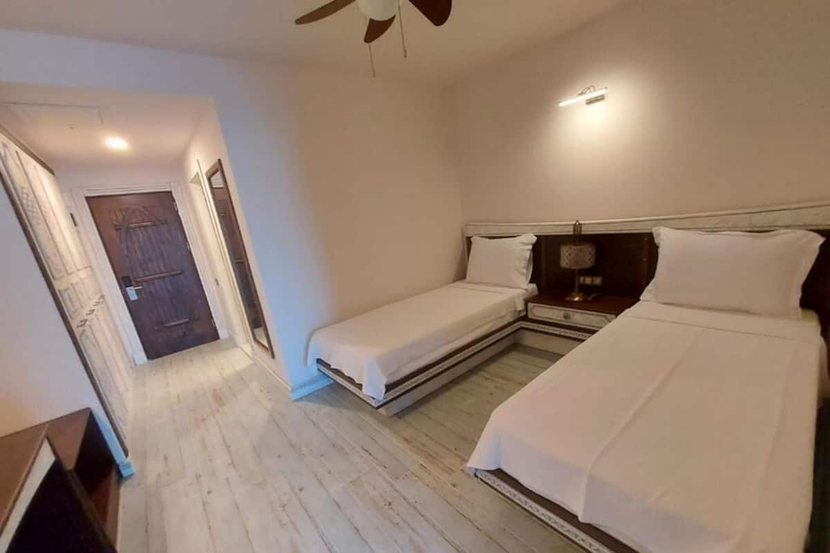 Quadro Family Room with Balcony | Sängtillbehör av högsta kvalitet och minibar