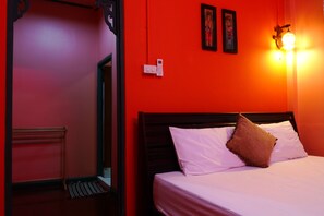 Phòng Tiêu chuẩn, 1 giường đôi | Bàn, giường gấp/giường phụ (phụ phí) 