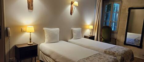Standard Twin Room | Individually decorated, individually furnished, desk, soundproofing