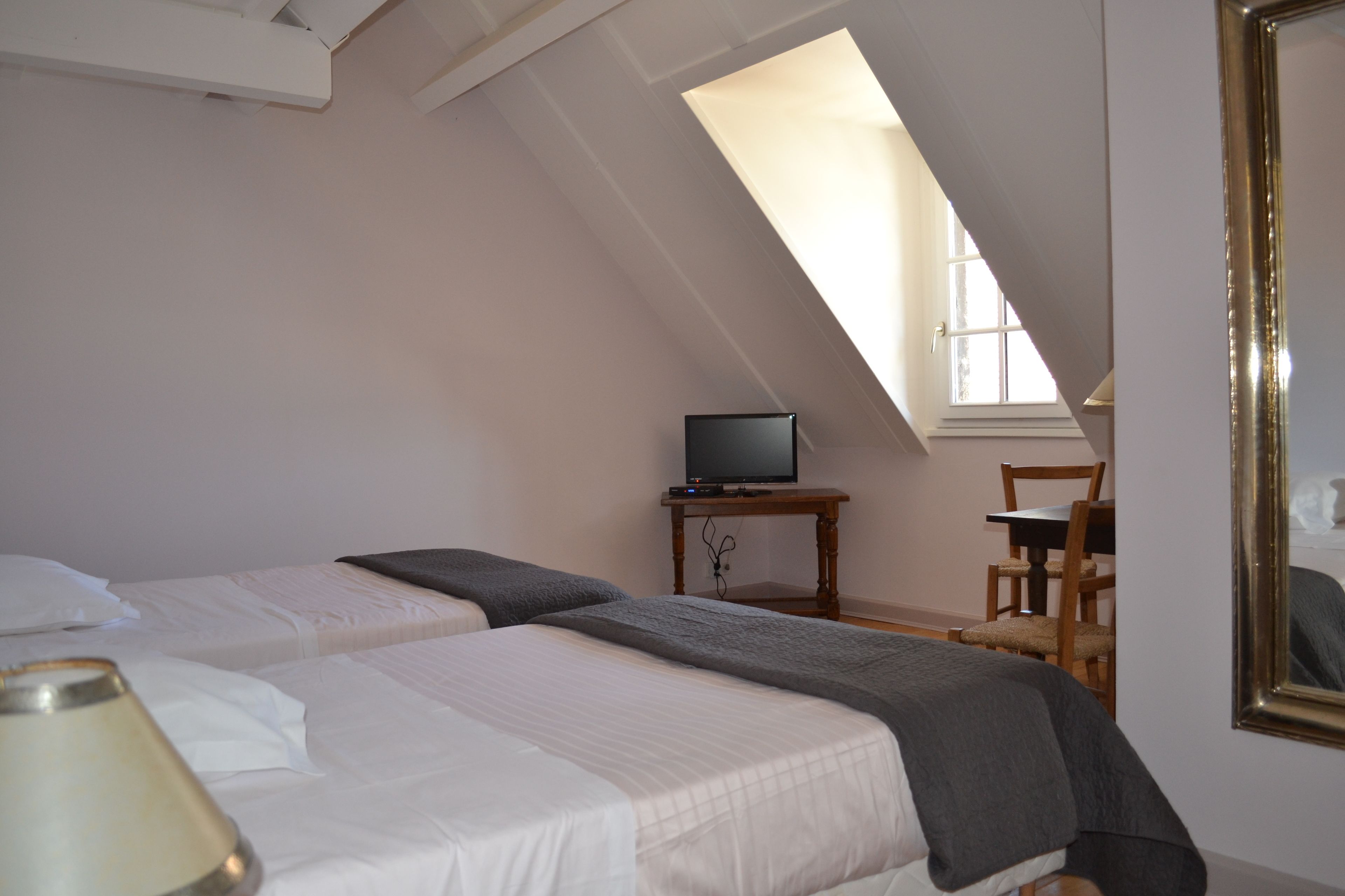 individually decorated, individually furnished, desk, soundproofing