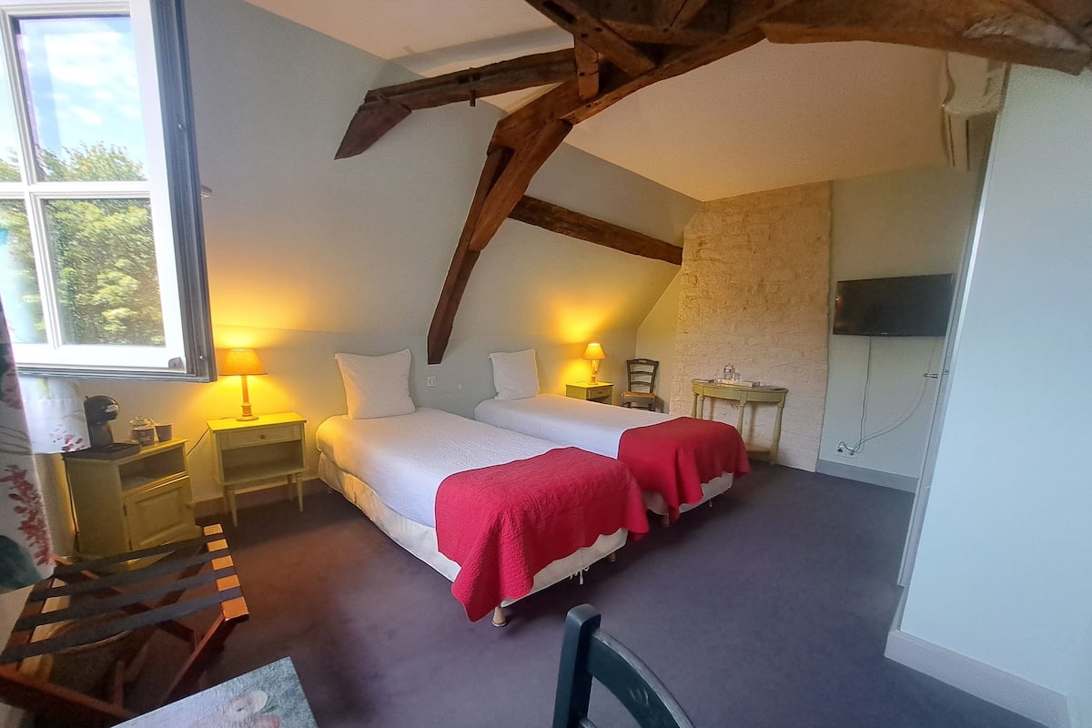 Individually decorated, individually furnished, desk, soundproofing