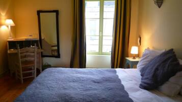 Standard Twin Room | Individually decorated, individually furnished, desk, soundproofing