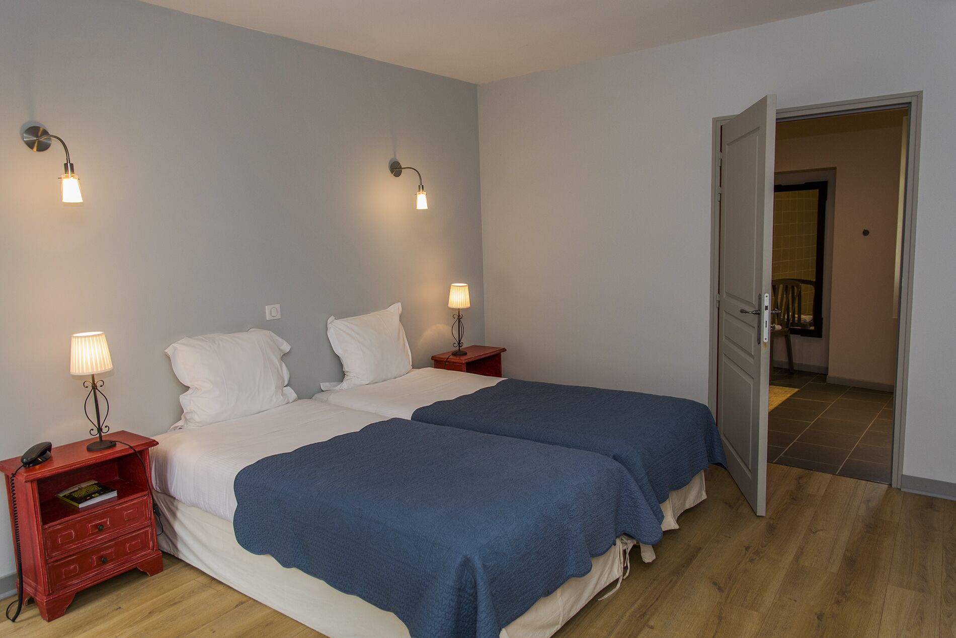 standard twin room | individually decorated, individually furnished, desk, soundproofing