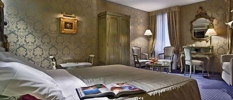 Minibar, in-room safe, desk, free WiFi