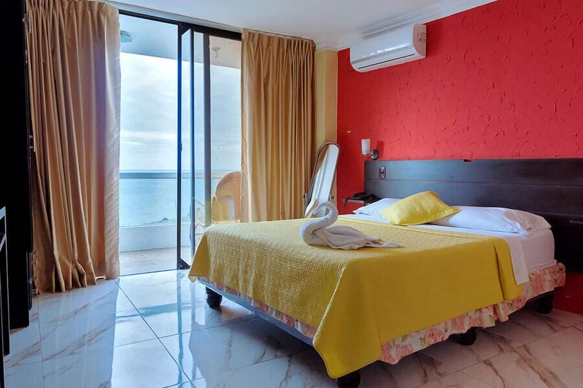 Deluxe Room | 1 bedroom, minibar, blackout drapes, iron/ironing board