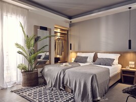 Deluxe Studio, Poolside | In-room safe, laptop workspace, iron/ironing board, free WiFi