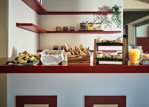 Free daily buffet breakfast  - Cactus Hotel (Zakynthos)