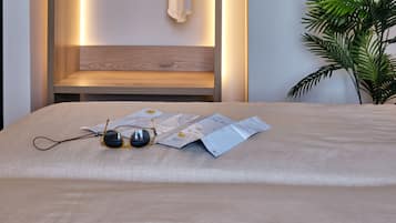 Deluxe Apartment, 1 Bedroom, Balcony | In-room safe, laptop workspace, iron/ironing board, free WiFi