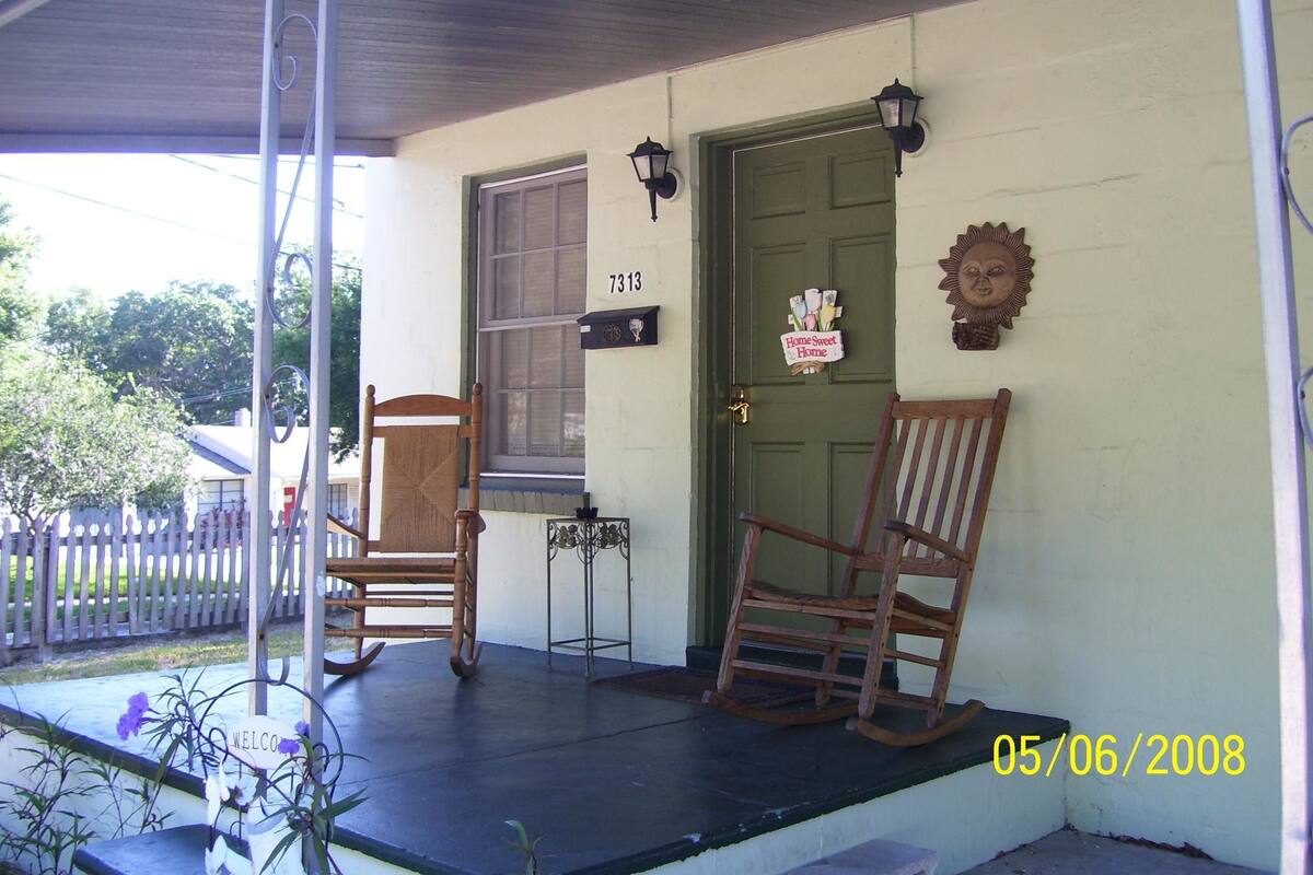 Retro 3 Bedroom, Fenced Yard, Pets Welcome | Exterior