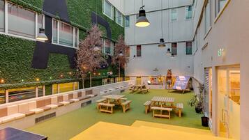 المنشأة من الداخل