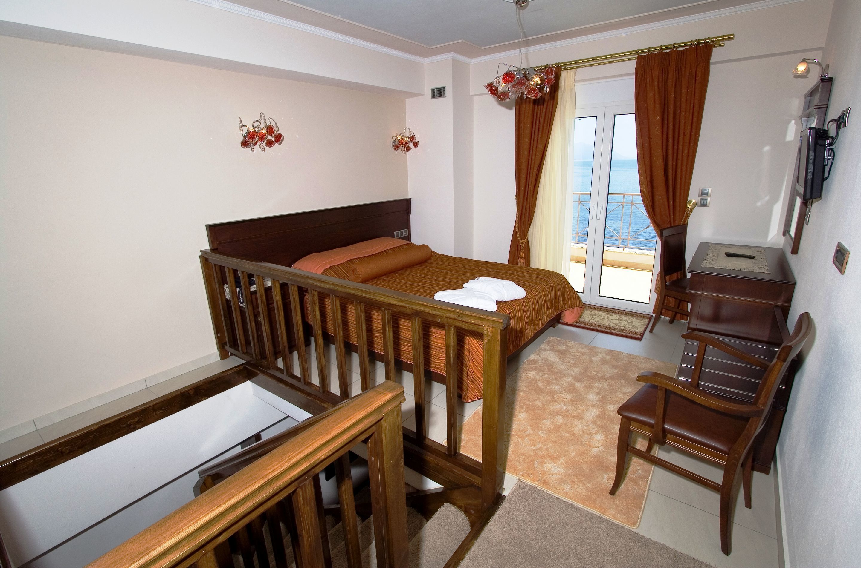 deluxe duplex, sea view | desk, soundproofing, free cots/infant beds, free wifi