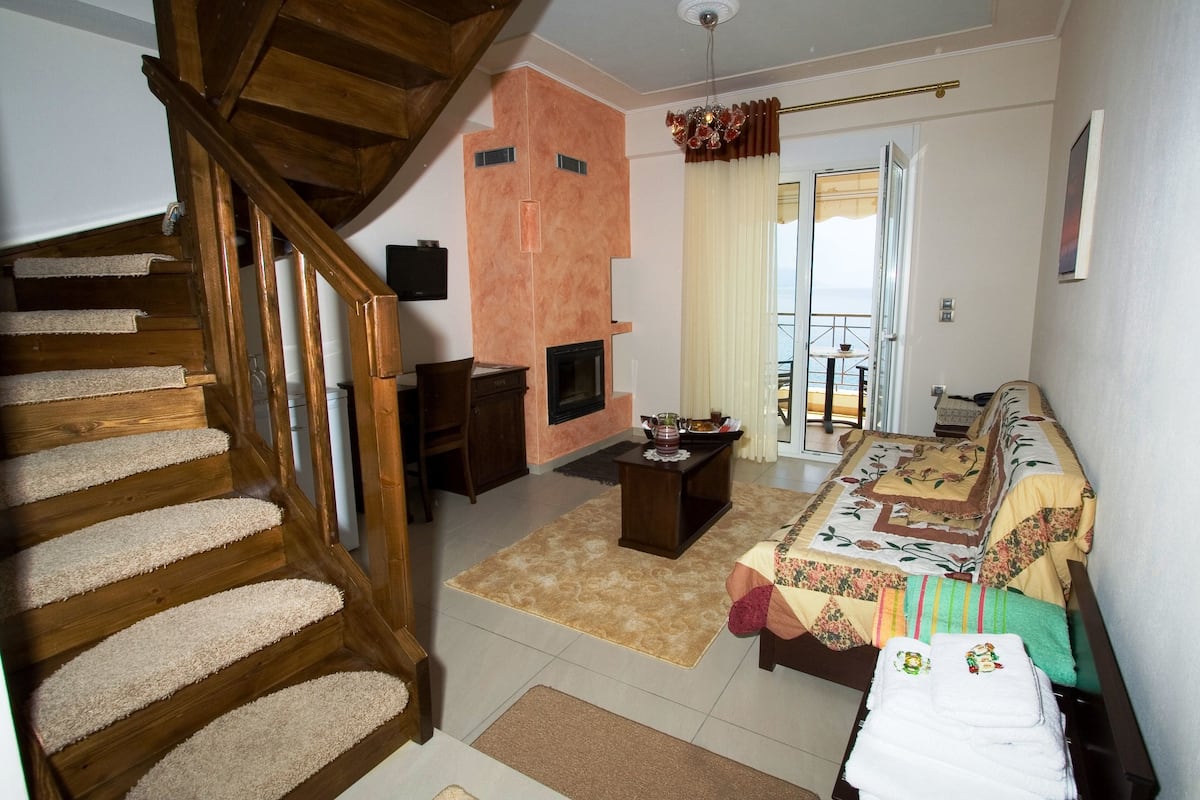 deluxe duplex, sea view | living room | plasma tv