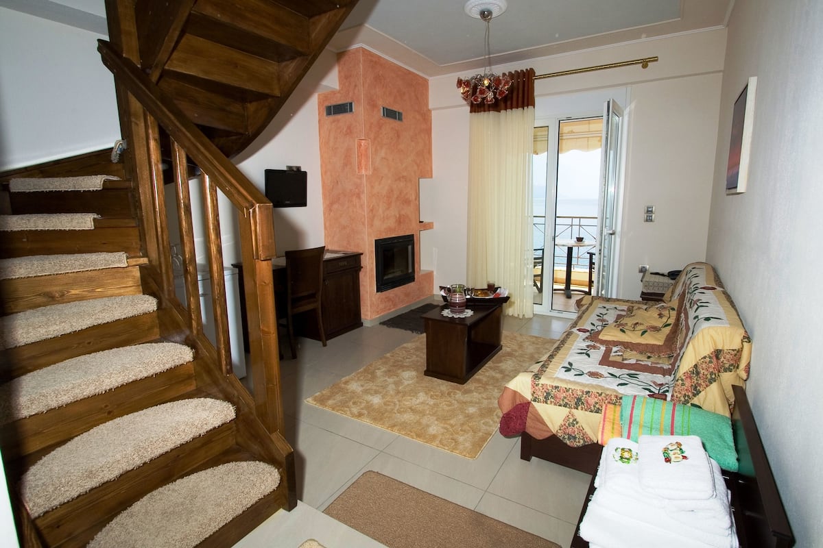 Deluxe Duplex, Sea View | Living room | Plasma TV