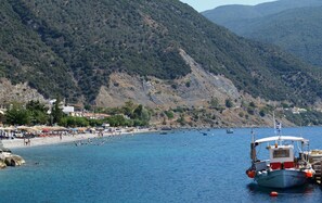 On the beach, sun loungers, beach umbrellas, fishing - Ilia Mare (Istiaia-Aidipsos)