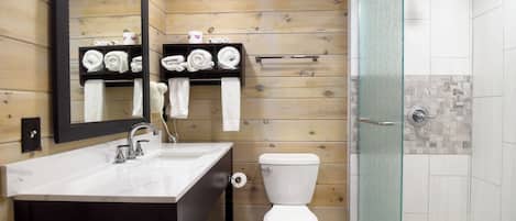 Kamer, 1 kingsize bed | Badkamer | Gratis toiletartikelen, een haardroger, handdoeken