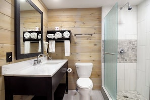 Zimmer, 1 King-Bett (with Riverfront) | Badezimmer | Kostenlose Toilettenartikel, Haartrockner, Handtücher